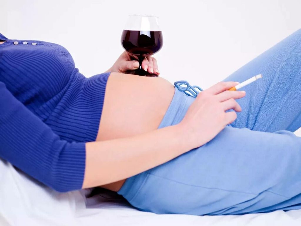 Курение во время беременности: мифы, последствия, методики отказа